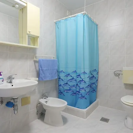 Apartment Apartments By The Sea Lokva Rogoznica, Omis - 2762 *