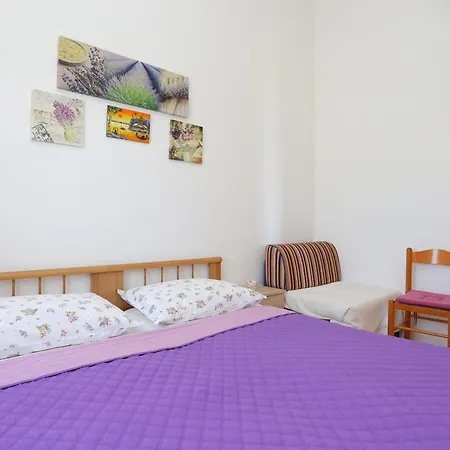 Apartment Apartments By The Sea Lokva Rogoznica, Omis - 2762 Lokva Rogoznica